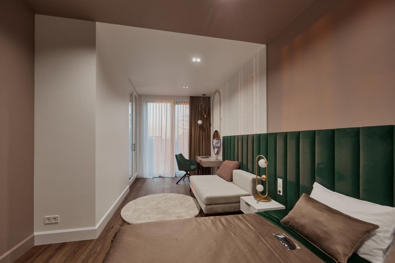 Kostjukowski Apartments Avalon Lwów Zewnętrze zdjęcie