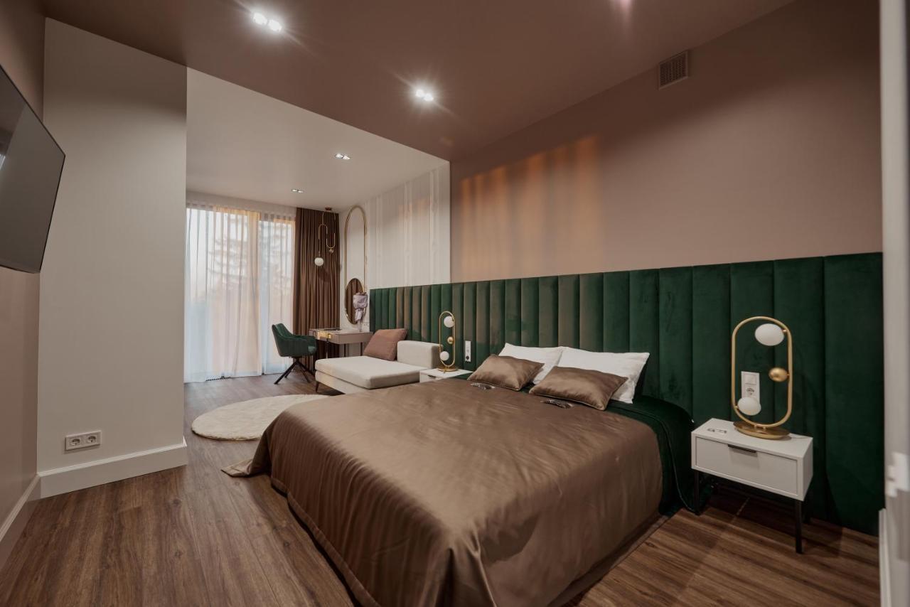 Kostjukowski Apartments Avalon Lwów Zewnętrze zdjęcie