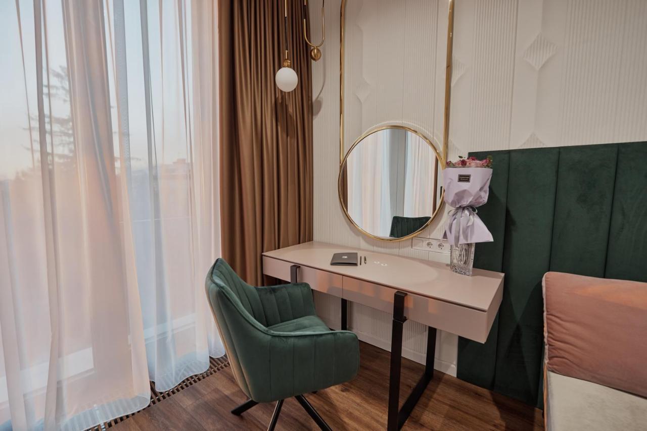 Kostjukowski Apartments Avalon Lwów Zewnętrze zdjęcie