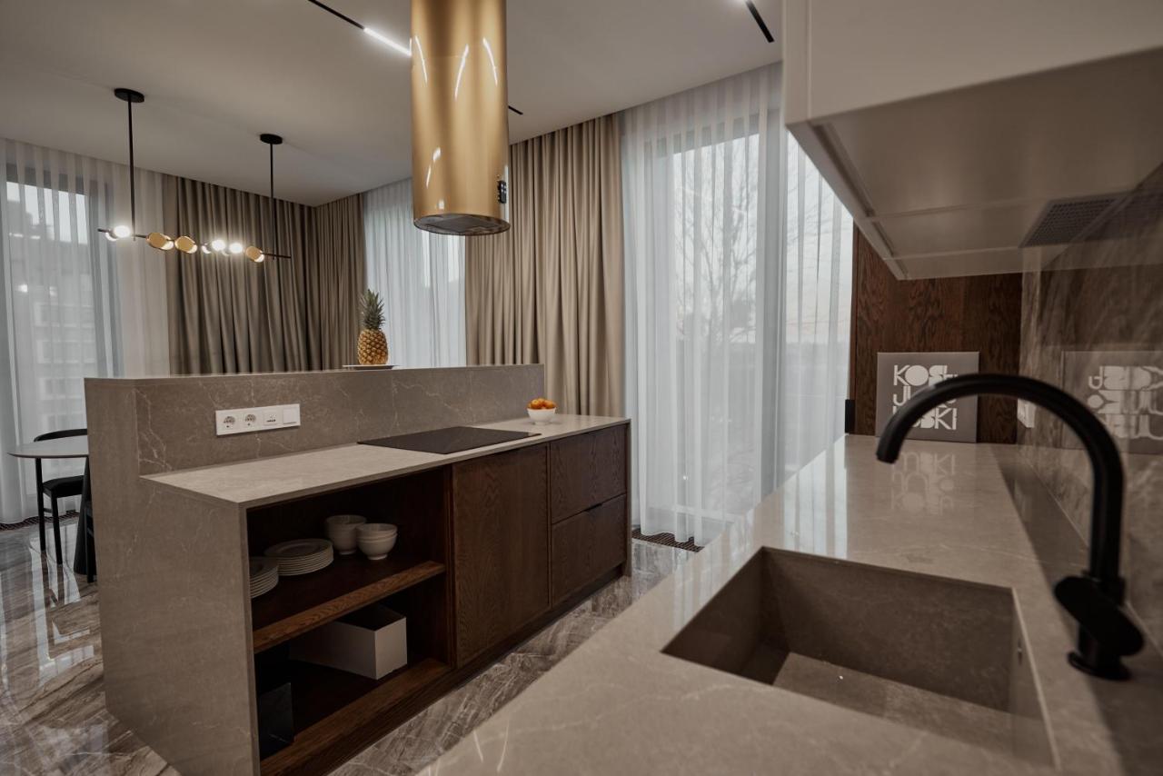Kostjukowski Apartments Avalon Lwów Zewnętrze zdjęcie